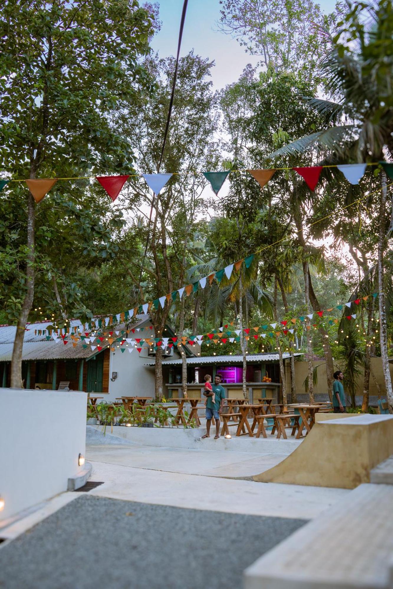 Albergue Locos Hiriketiya Dikwella Sur Exterior foto